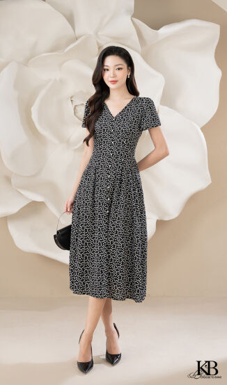 Maxi cổ v cúc nẹp trang trí