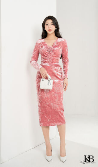 Croptop cổ v hoa ngực