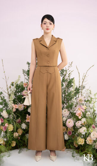 Croptop CS67 đi bộ với quần QD906.