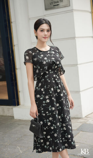 Maxi cổ tròn vạt bênh dáng xoè
