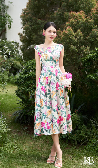 Maxi cổ lệch khuyên ngực