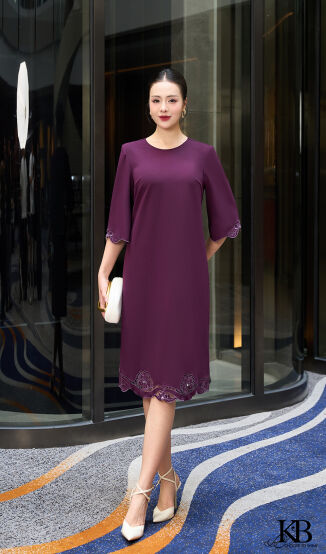 Đầm cổ tròn trêu gấu dáng xuông