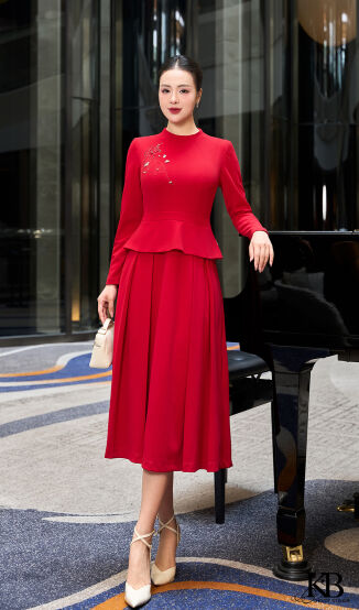 Maxi cổ leo thêu 1 bên dáng xoè