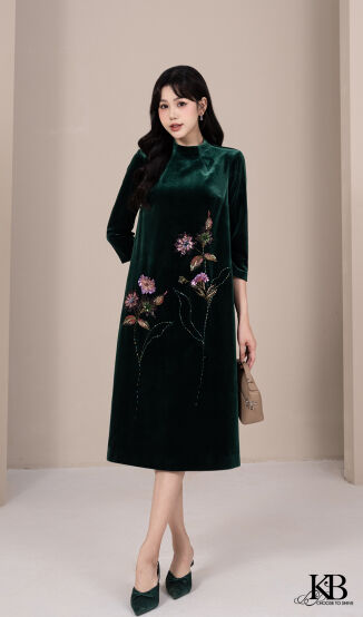 Đầm cổ leo đính hoa chân