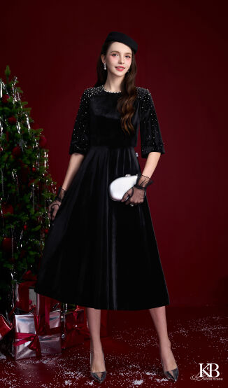 Đầm cổ xếp ly bèo đính đá trang trí