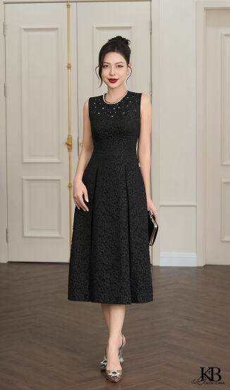 Maxi cổ tròn dáng xoè