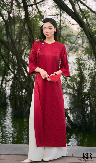 Áo dài cổ tròn dây rủ trang trí