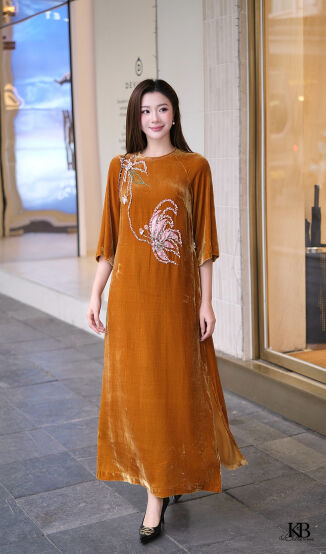 Maxi cổ tròn đính hoa dáng xuông