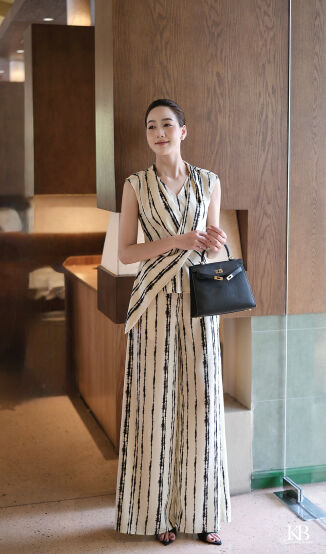 Sơ mi SC1191 đi bộ với quần QD994