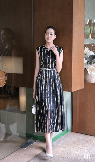 Maxi can cổ tròn đai rời dáng xoè