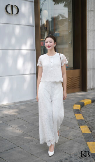 Croptop ren cổ tròn dây nơ nẹp cổ