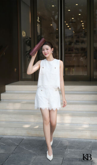 Croptop CS74 đi bộ với quần QS396