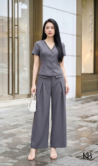 Croptop CC142 đi bộ với quần QD959